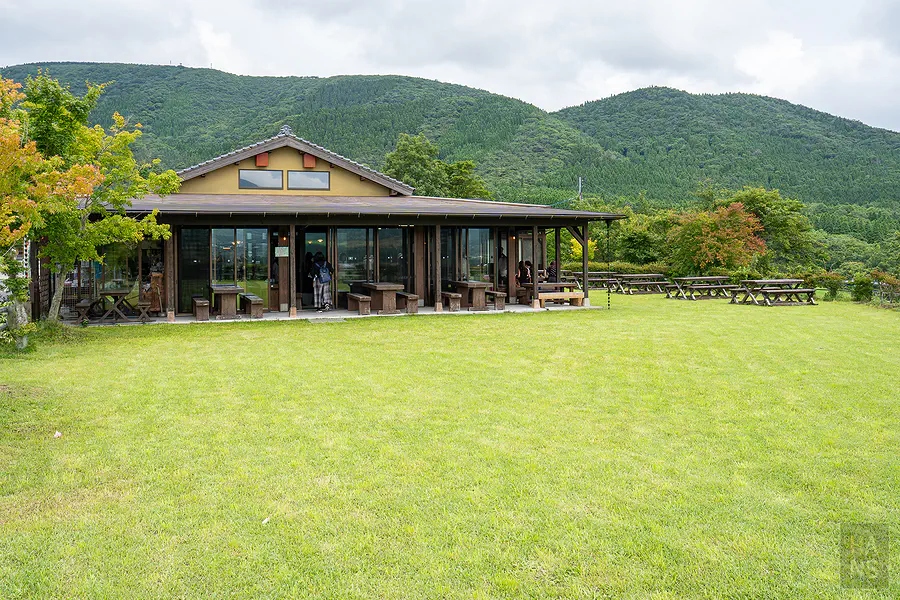 飯田高原Bebenko木屋餐廳草原環境