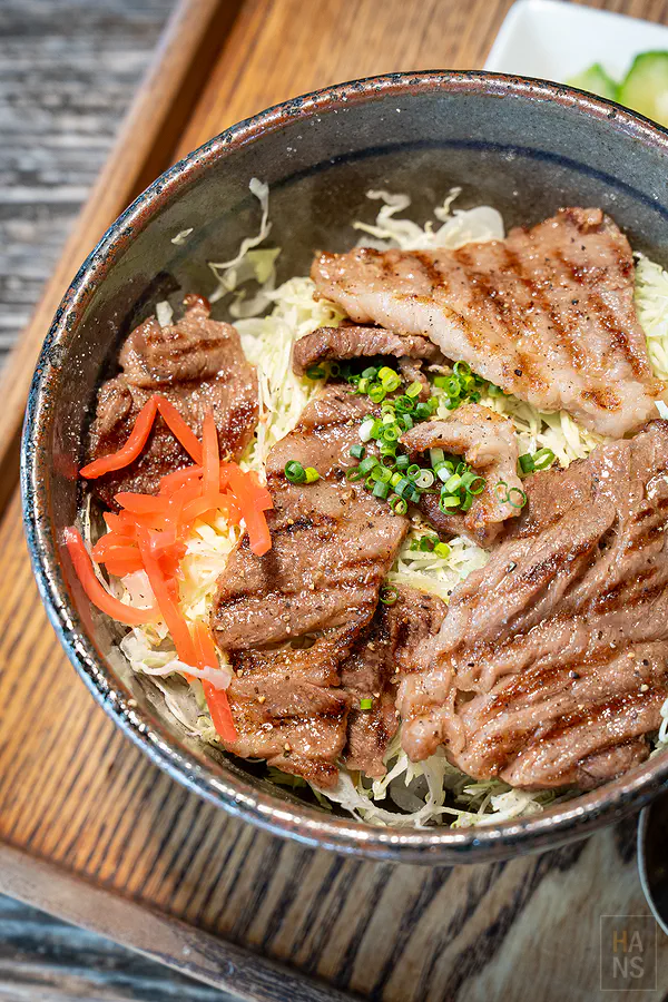 Bebenko豐後牛燒肉丼特寫油花與炭烤焦香