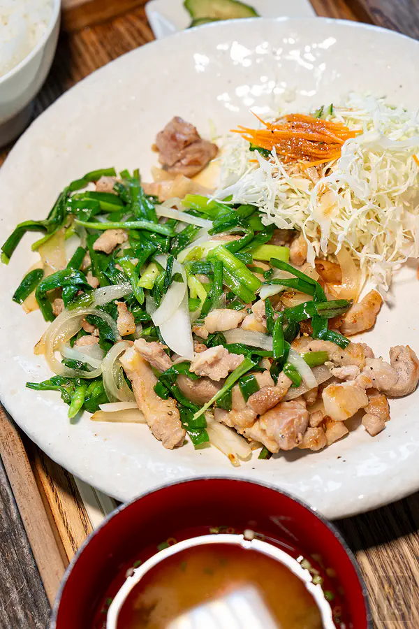 Bebenko農家餐廳九重夢豬肉韭菜洋蔥炒定食