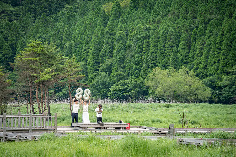 タデ原濕原巧遇拍攝紀念照新人