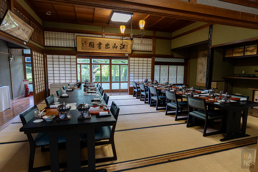 的山莊和室用餐空間
