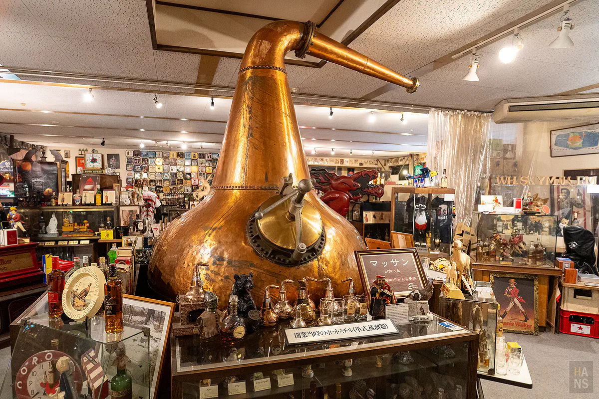 天領日田洋酒博物館｜白天是博物館、晚上變身酒吧！大分日田超過 3 萬件洋酒收藏，連進擊的巨人聯名酒都有