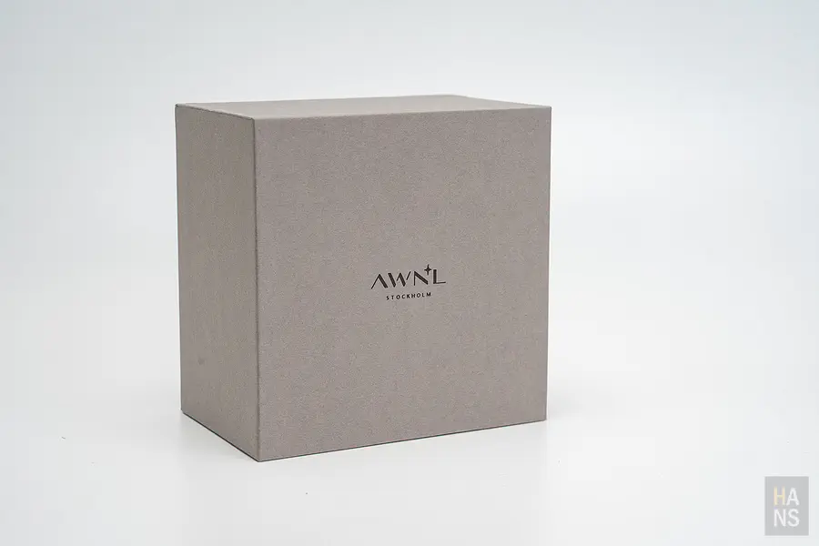 AWNL 瑞典隕石項鍊禮盒近拍簡潔的品牌字體設計