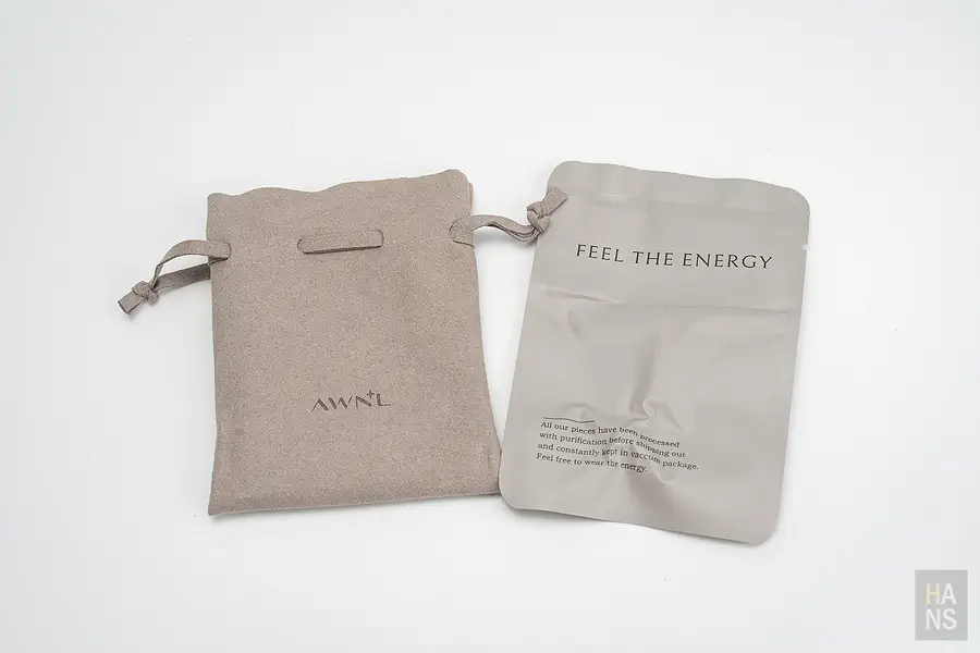 AWNL 印著 Feel The Energy 字樣的真空密封袋與絨布束口袋