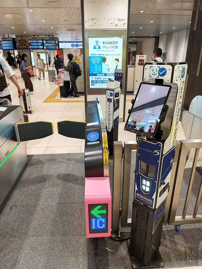 京成上野站Face Check in Go刷臉進站專用閘門與平板辨識機台