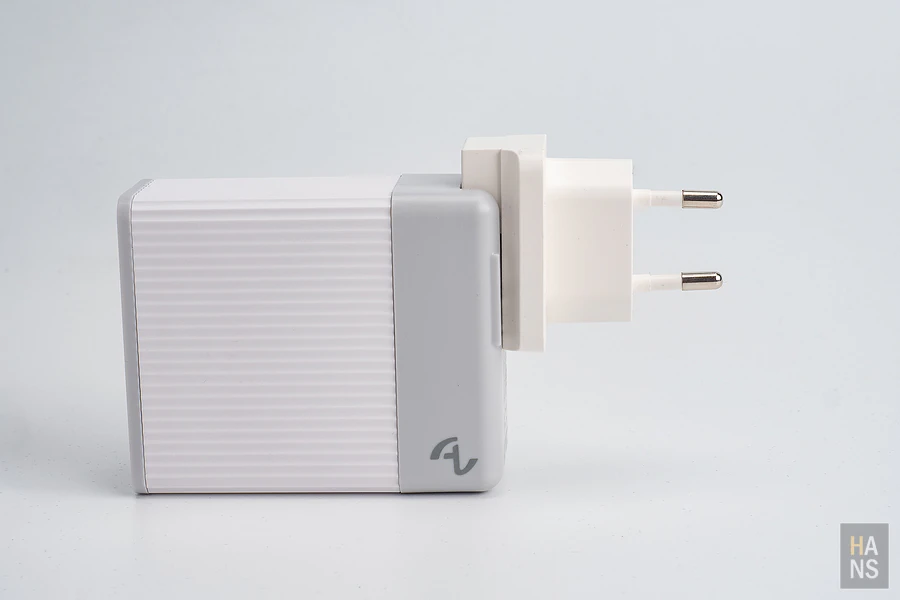 One More Allite A3 140W PD3.1 GaN 氮化鎵疾速快充頭