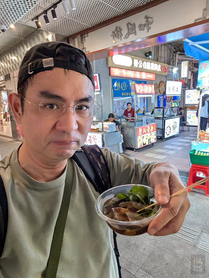 翰斯在廈門中山路步行街實測品嚐在地特色名產土筍凍的真實紀錄