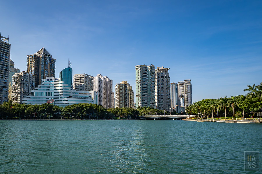 廈門白鷺洲公園筼簹湖對岸的高樓群湖景